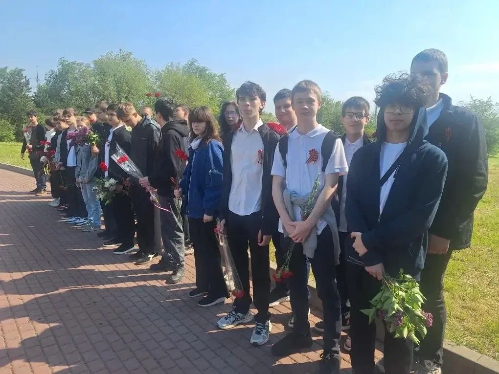 🕊️ Помним. Чтим. Не забудем.  7 и 8 мая обучающиеся нашей школы посетили мемориал в Змиевской балке 