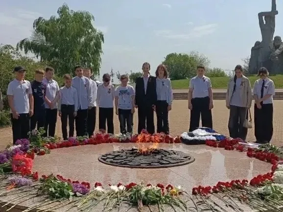 🕊️ Помним. Чтим. Не забудем.  7 и 8 мая обучающиеся нашей школы посетили мемориал в Змиевской балке 