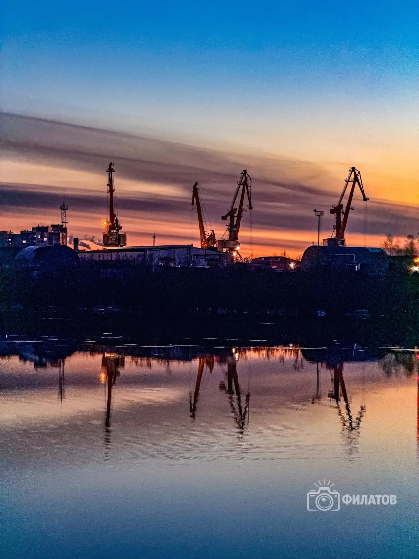 Весна за городом — это особая магия. 🌿✨   Воздух уже пахнет теплом и прелой листвой, а закаты включа