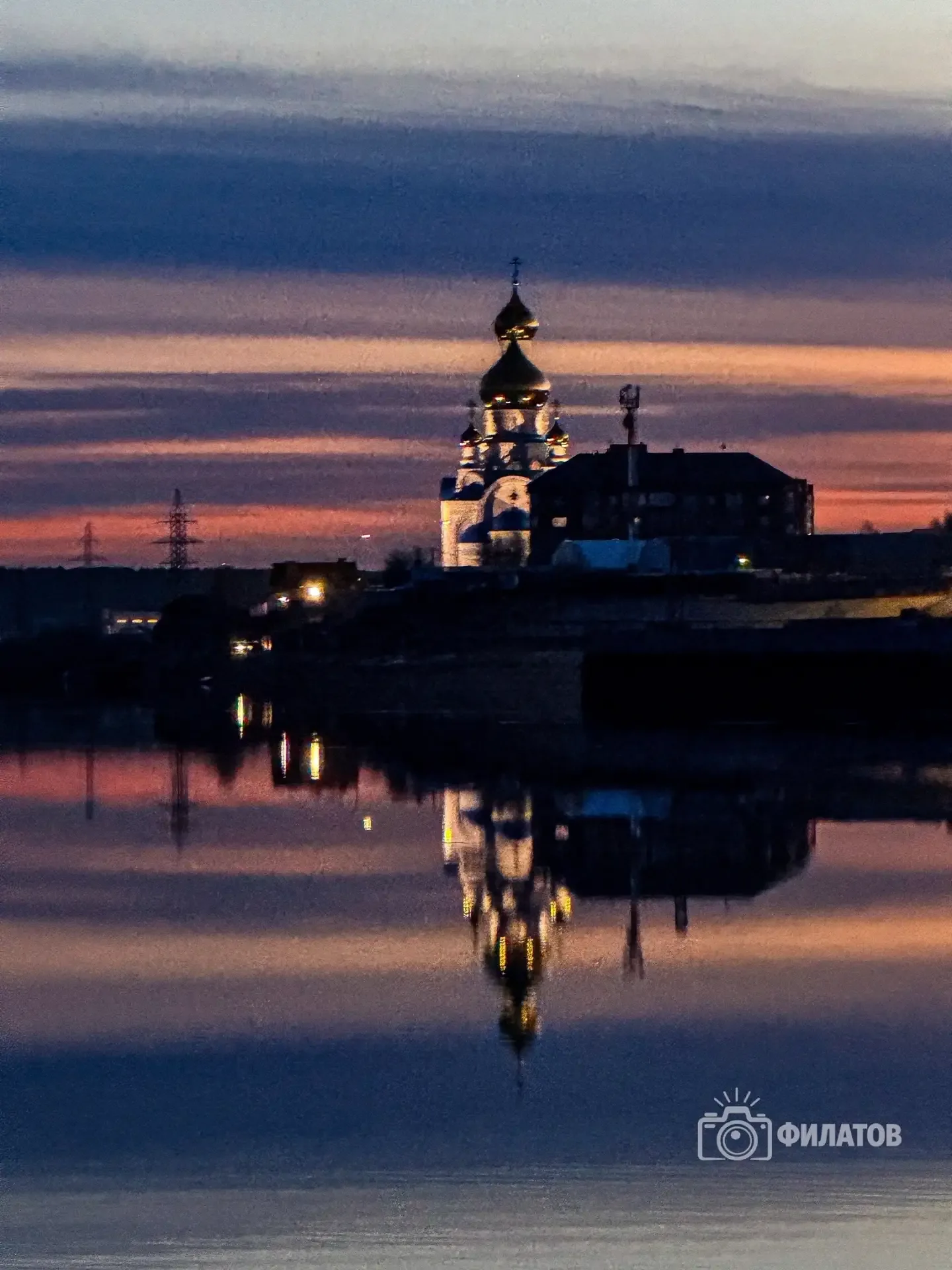 Весна за городом — это особая магия. 🌿✨   Воздух уже пахнет теплом и прелой листвой, а закаты включа