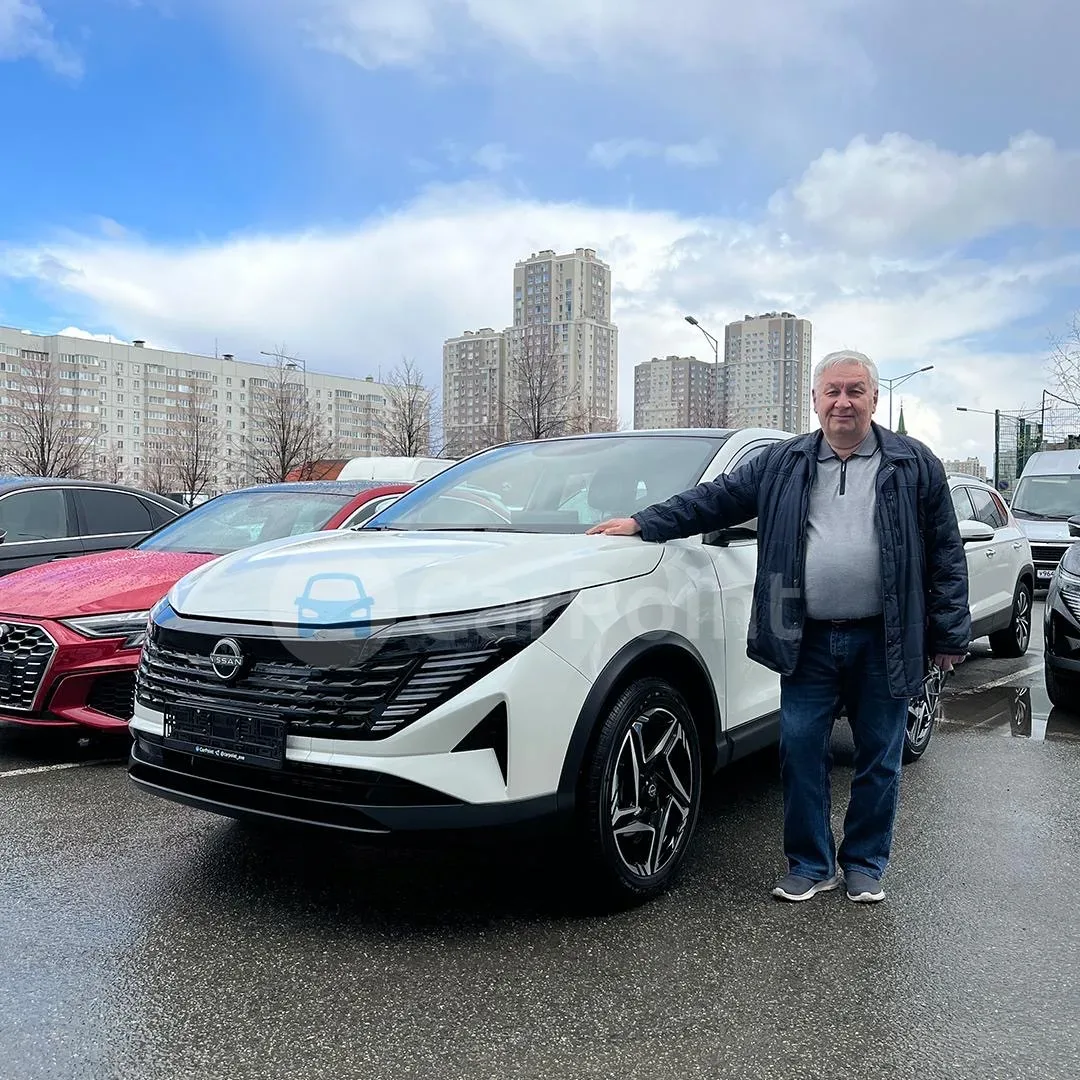 Довольные клиенты со своими новыми автомобилями 🥳  Выдали в Казани: два Nissan Qashqai, Audi A3L, Sk