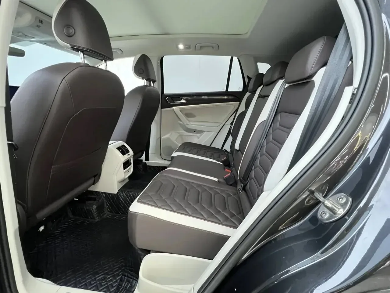АВТОМОБИЛЬ В ПРОДАЖЕ❗️  🇨🇳VOLKSWAGEN TAYRON 2022 ГОДА🇨🇳  ● ОБЪЁМ: 1395 cc ● МОЩНОСТЬ: 150 л.с.  ● ТО