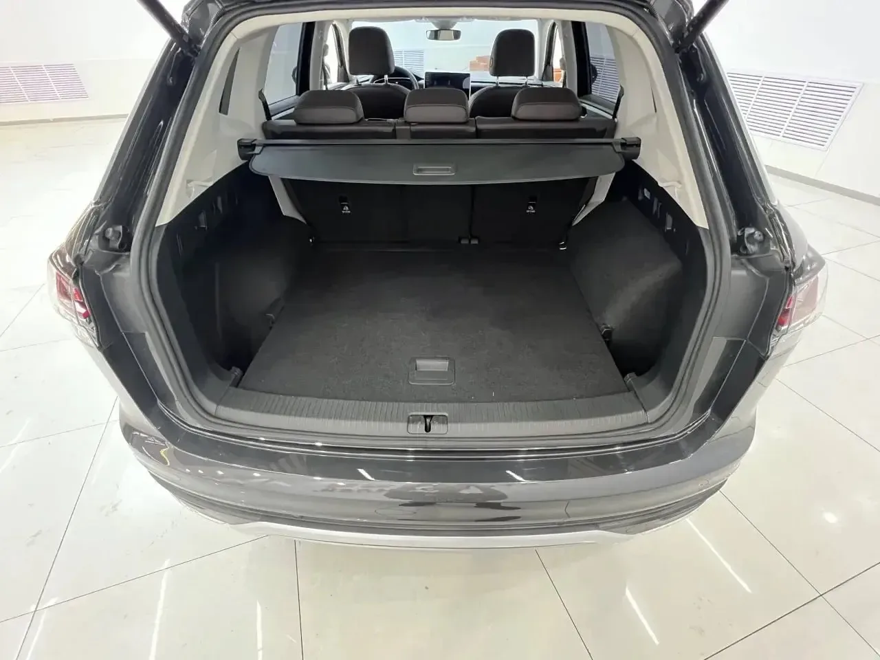АВТОМОБИЛЬ В ПРОДАЖЕ❗️  🇨🇳VOLKSWAGEN TAYRON 2022 ГОДА🇨🇳  ● ОБЪЁМ: 1395 cc ● МОЩНОСТЬ: 150 л.с.  ● ТО
