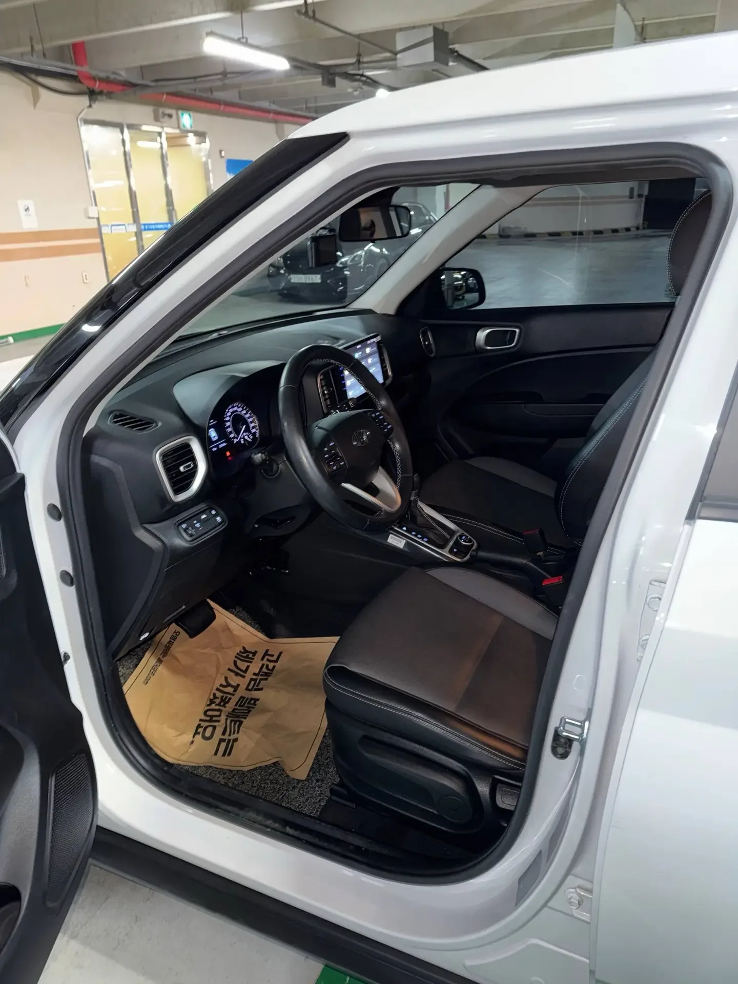 Автомобиль в ПРОДАЖЕ😍😍😍  В ИДЕАЛЕ😎😎😎   ВИДЕООБЗОР прилагаю сразу🫡  Hyundai Venue❤️ ❤️❤️  22 тыс проб
