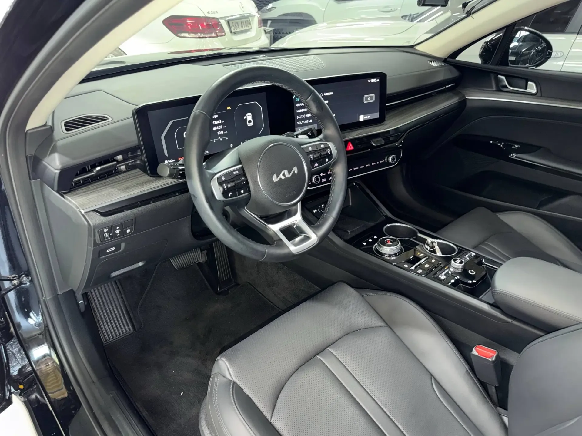 Автомобиль в ПРОДАЖЕ😍😍😍  В ИДЕАЛЕ😎😎😎   ВИДЕООБЗОР прилагаю сразу🫡  Kia K5 РЕСТАЙЛИНГ❤️ ❤️❤️  17 тыс 