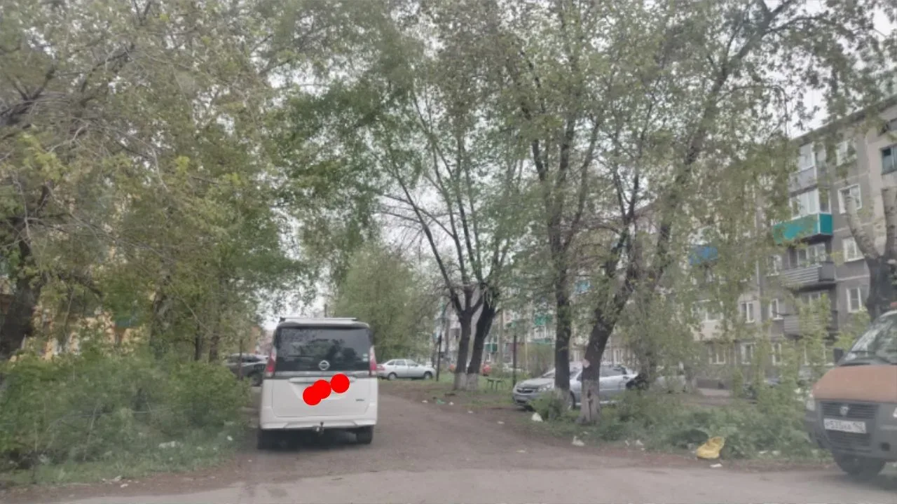 Ул. 50 лет Октября 26 контейнеров 5 штук на 7 домов. Контейнеры всегда полные, мусор летит по дворам