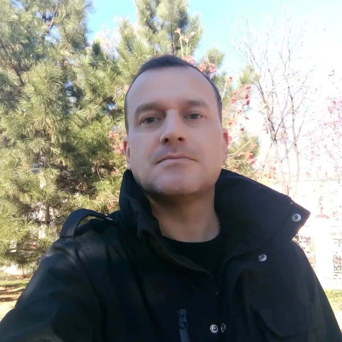 По радио сказали: «Закончилась война». Цветущим маем стала победная весна. И на стене Рейхстага отва