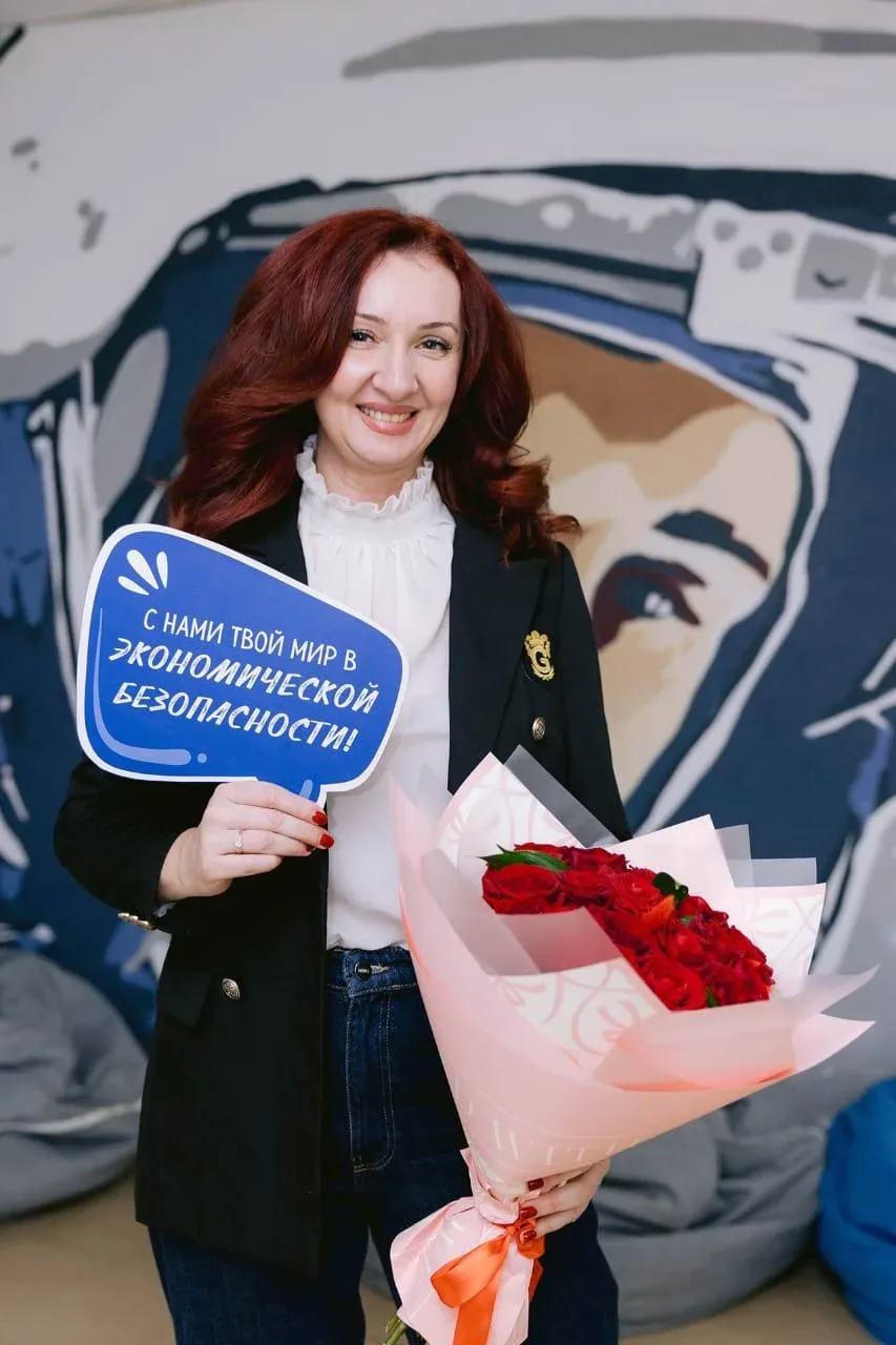 Вероника Виссарионовна, с Днём рождения! 💐  Коллектив преподавателей, студентов и сотрудников Социал