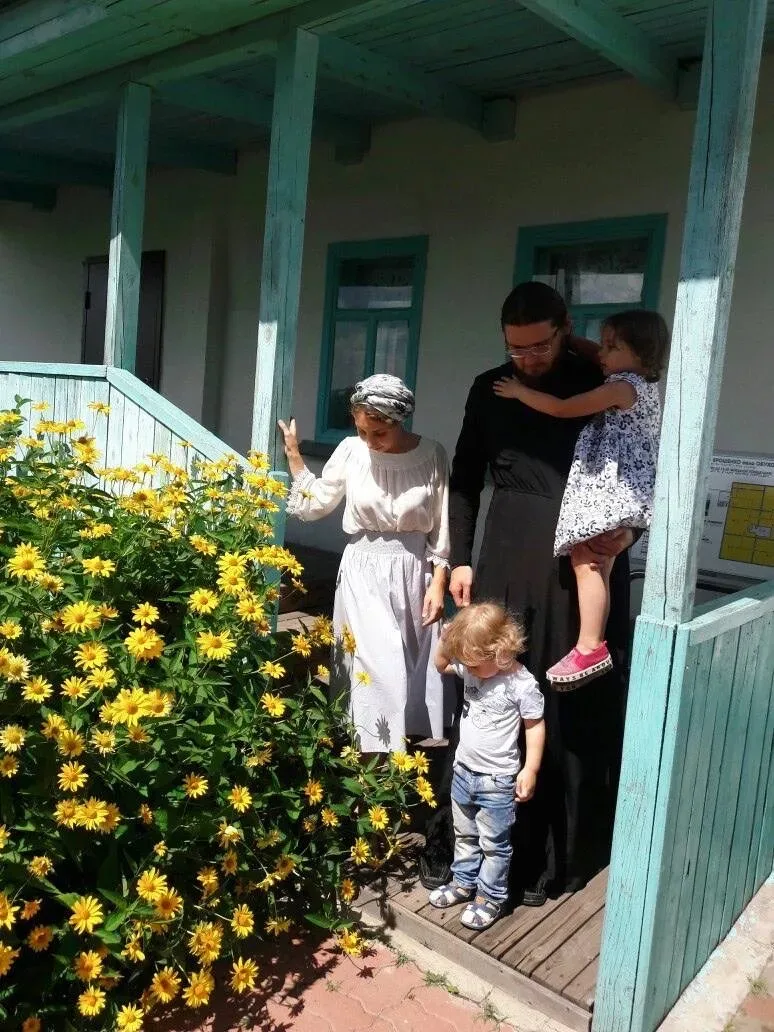 Когда мы только поженились, нам всерьёз казалось, что если прийти туда, где пусто, где давно никто н