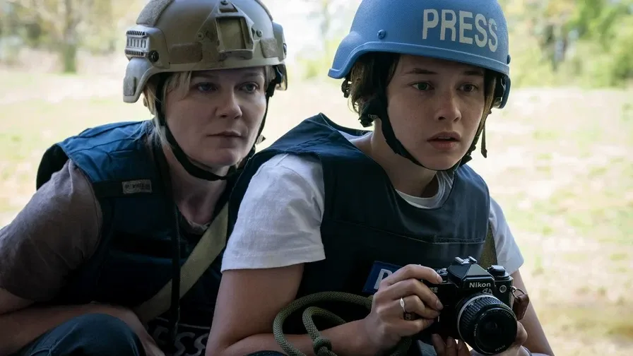 Падение империи (2023) ⚡ 18+ 🏙️🔥  🎞️ Боевик, драма 📸  Недалёкое будущее, в США бушует гражданская во