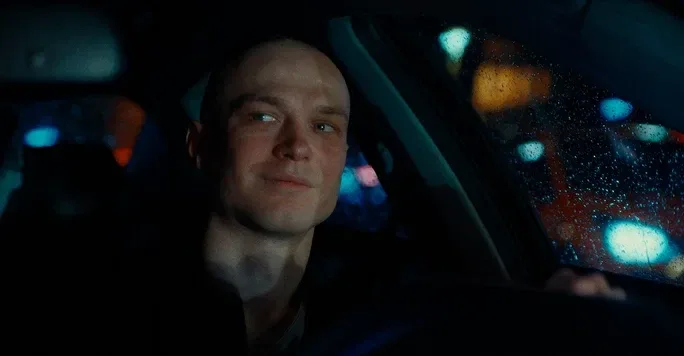 Кентавр (2023) ⚡ 18+  🚕 Триллер, драма, криминал  Таксист Саша предпочитает работать по ночам, когда