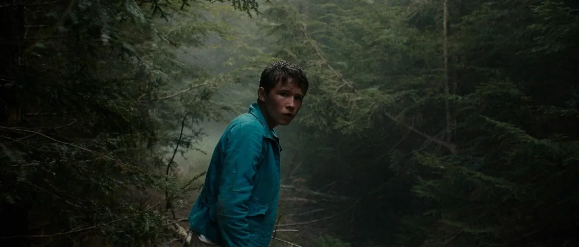 В плену стихии (2023) ⚡ 18+  🌲 Драма, приключения  Двенадцатилетний Дон Фендлер во время похода с се