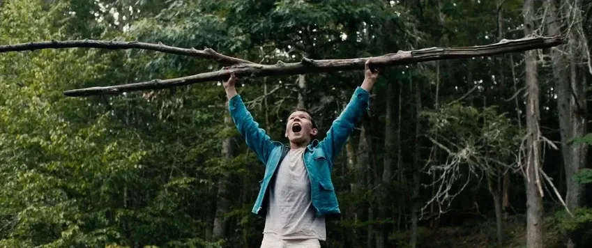 В плену стихии (2023) ⚡ 18+  🌲 Драма, приключения  Двенадцатилетний Дон Фендлер во время похода с се
