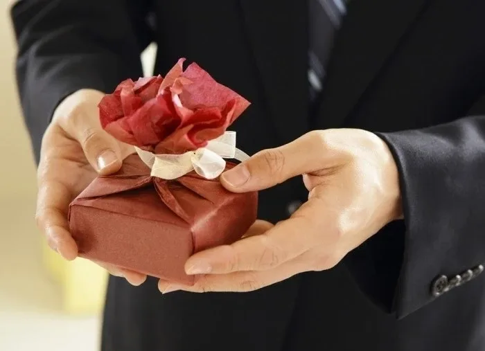 ЧТОБЫ ДАРИЛИ ДЕНЬГИ И ПОДАРКИ 🎁💰🎁💰🎁💰🎁💰🎁💰🎁💰🎁💰  Скажите этот заговор, и тогда вам весь год будут дарит