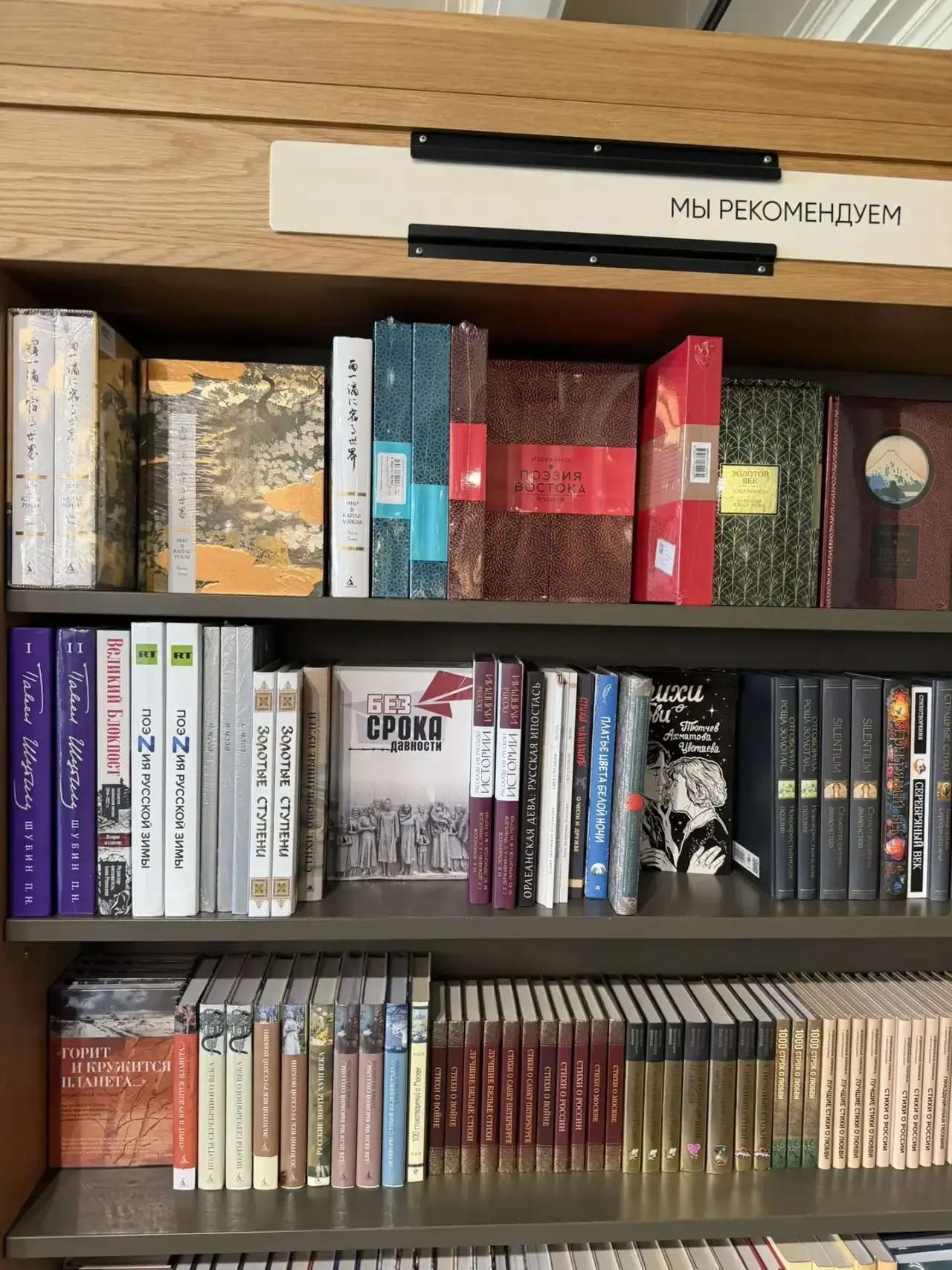 «Здесь бьется книжное сердце Петербурга!»  Впереди солнечные выходные, а значит, что самое время, гу