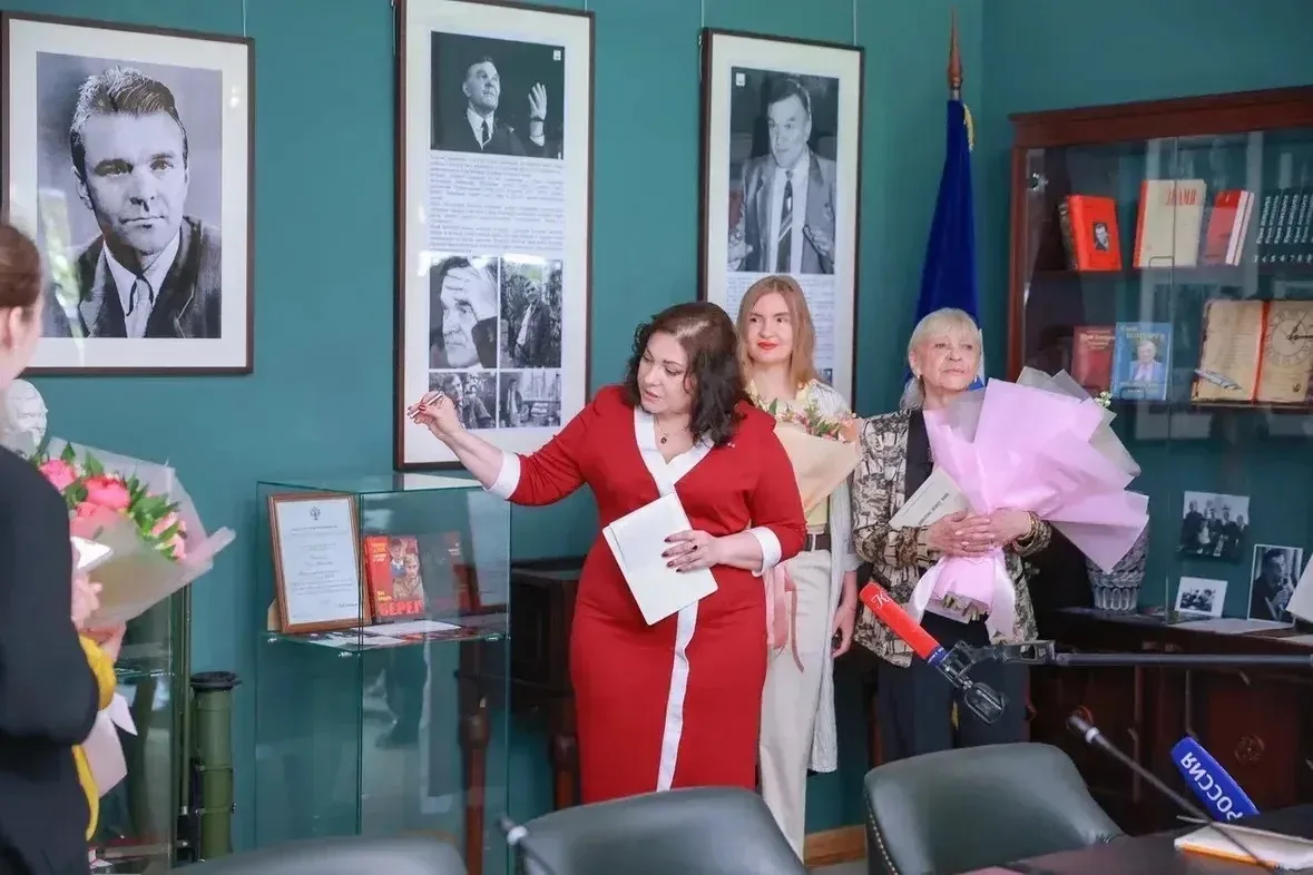 «Мы сделали кабинет Юрия Бондарева на века, навсегда. И это не музей, это рабочий кабинет: здесь про
