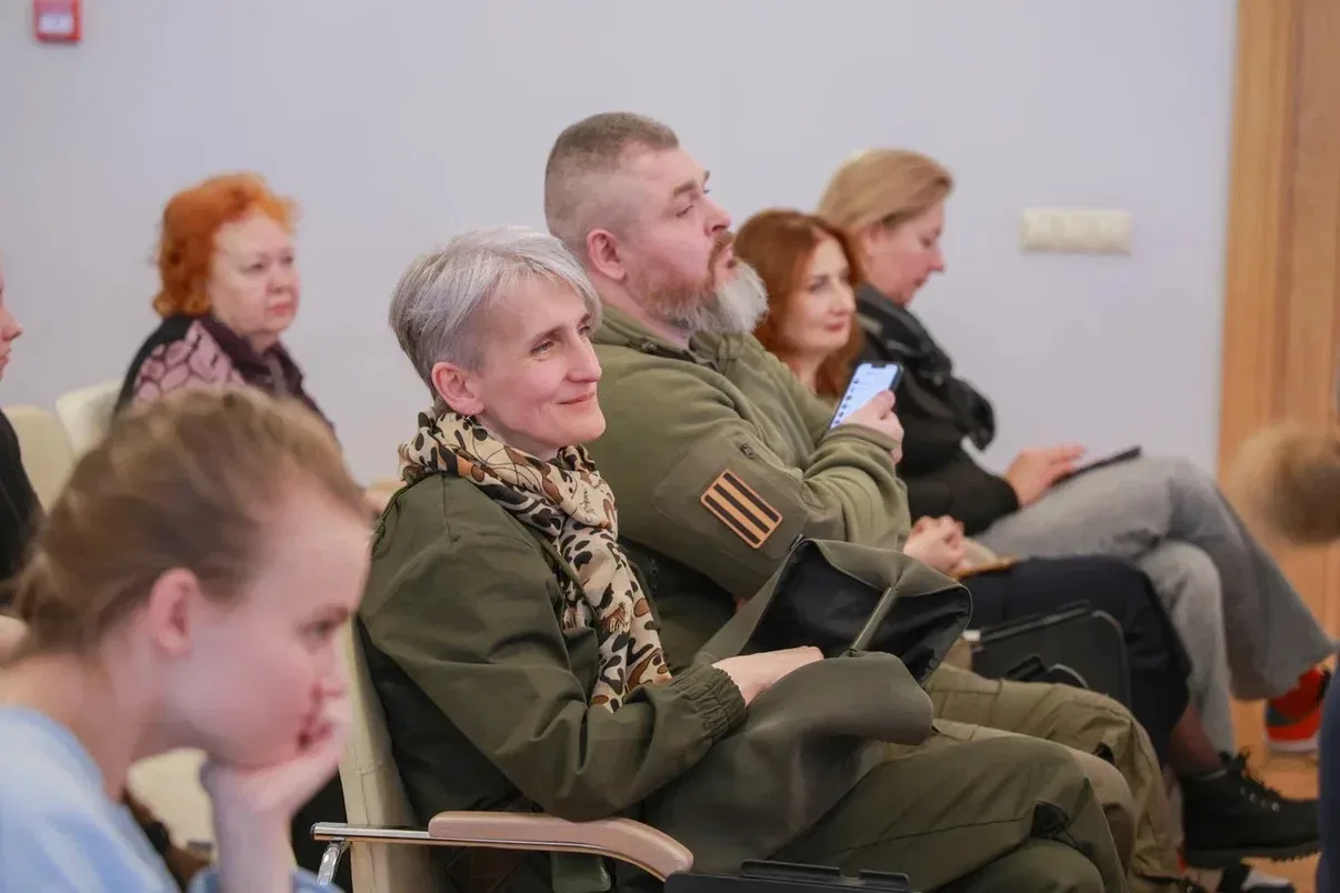 «Анна – голос, символ современной донбасской лирики. Отрадно видеть, что поэтесса теперь радует и пр