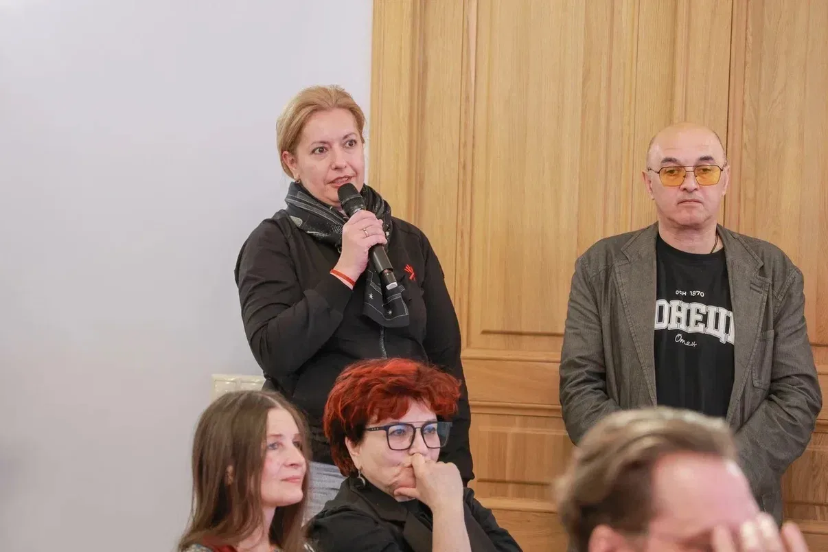 «Анна – голос, символ современной донбасской лирики. Отрадно видеть, что поэтесса теперь радует и пр