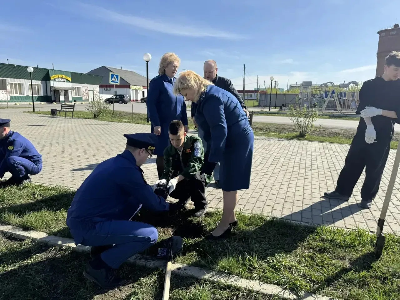📍Прокуратурой Купинского района в день Праздника Весны и Труда с трудовым отрядом подростков МБОУ «Л