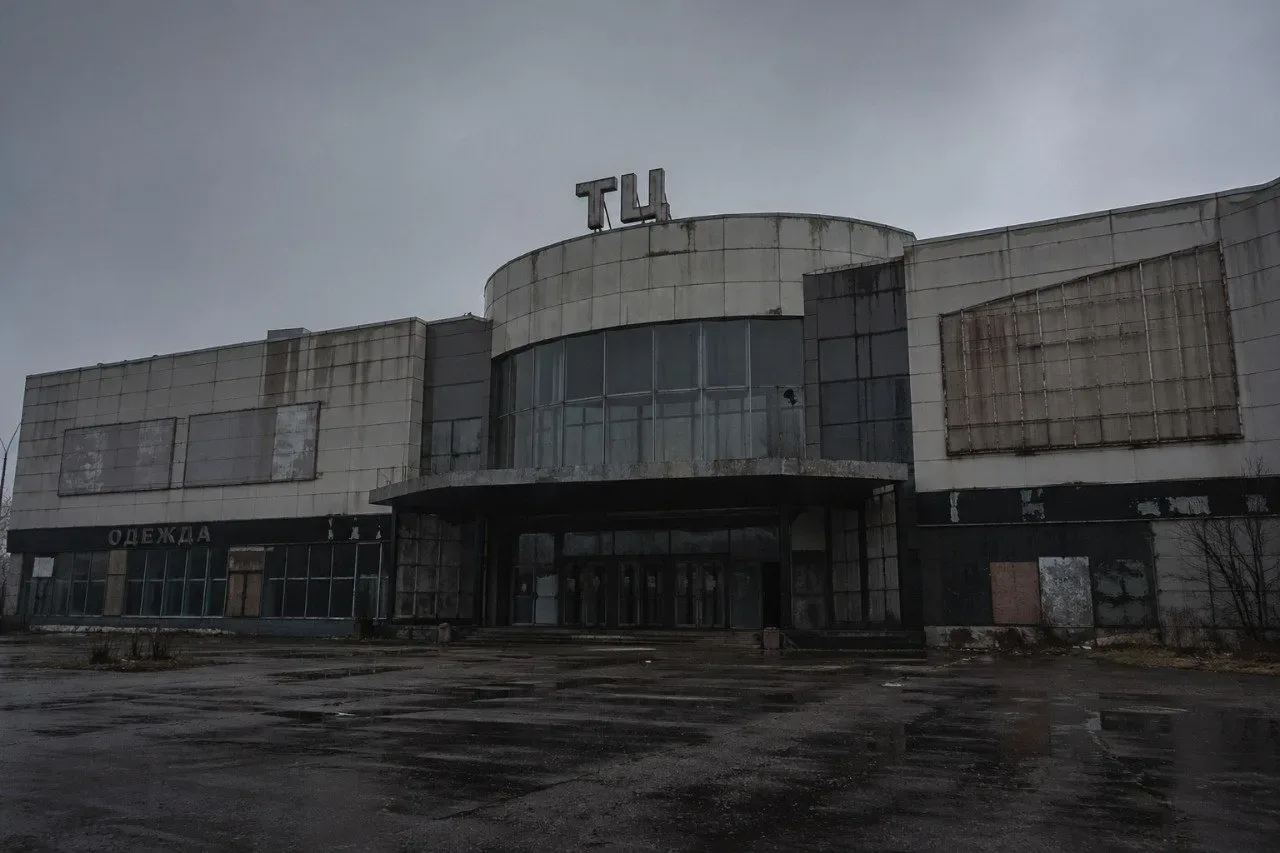 Массовые закрытия ритейлеров сказываются на рынке торговых центров  Российские торговые центры переж