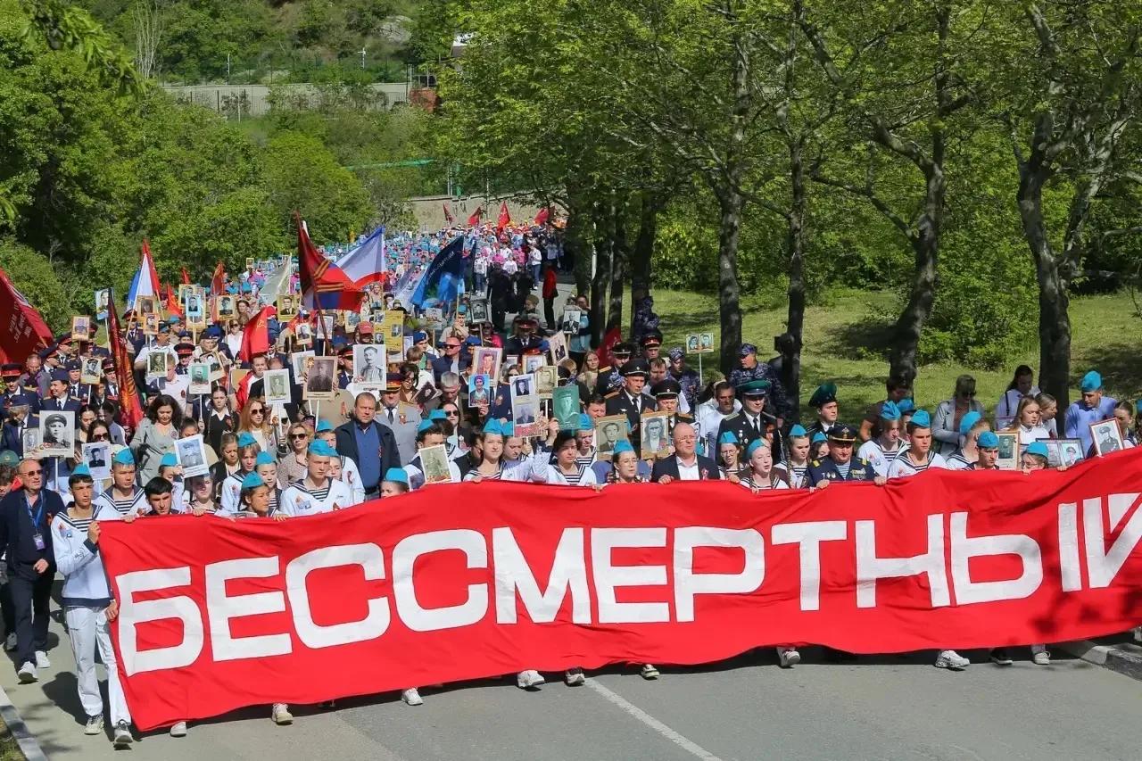 9 мая ученики Лесногородской СОШ Кузнецов Семён, Бурмистрова Арина и Калласова Ульяна стали участник