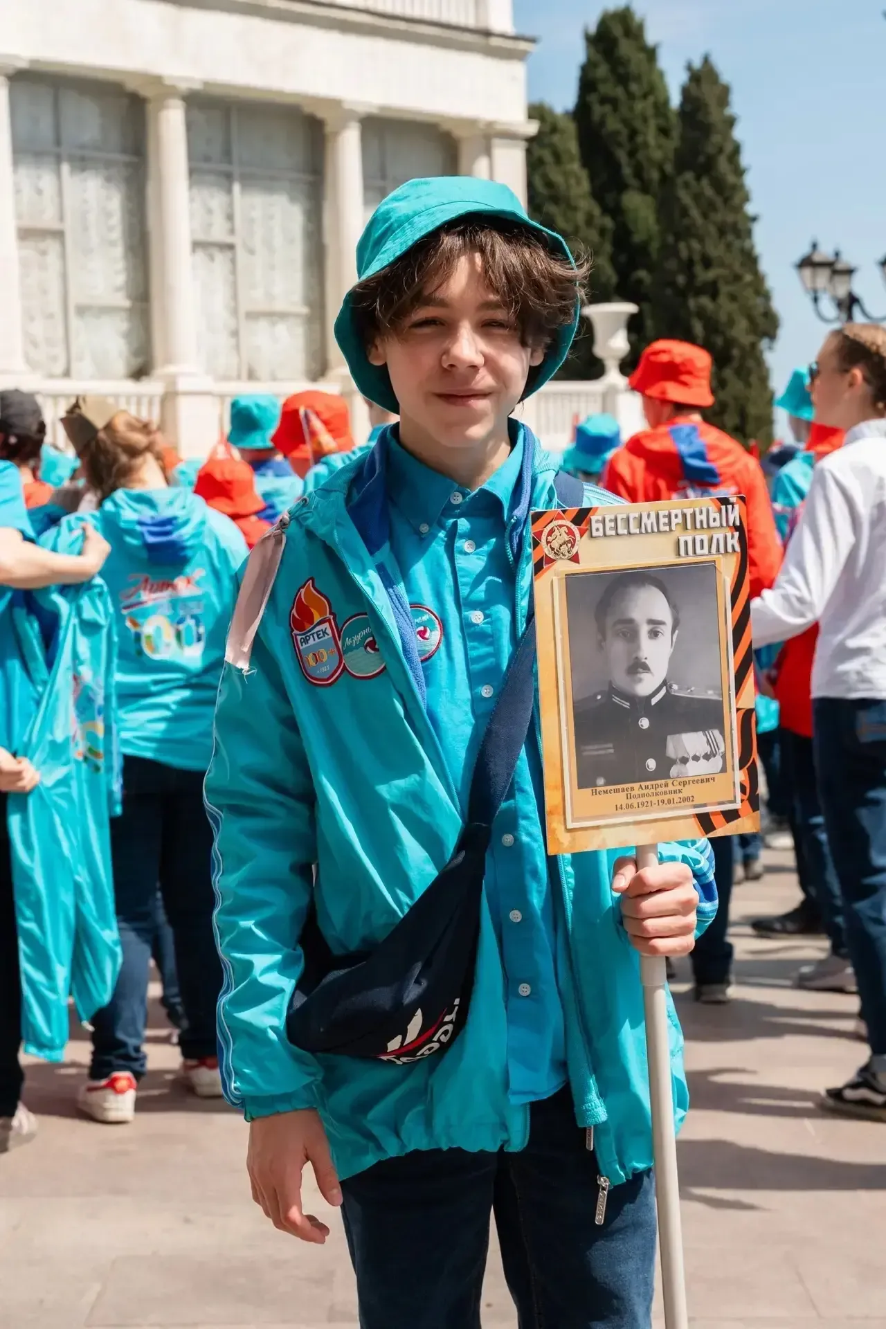 9 мая ученики Лесногородской СОШ Кузнецов Семён, Бурмистрова Арина и Калласова Ульяна стали участник