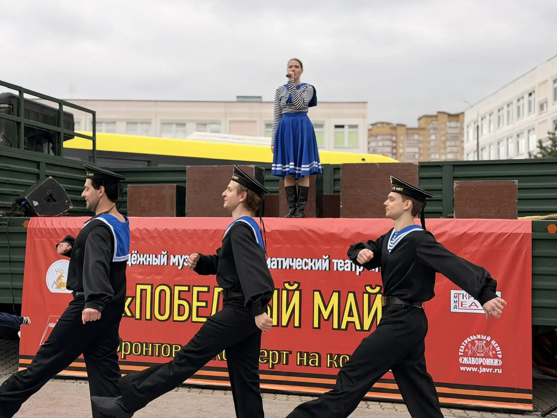🚛🎭 «Победный май»: музыка, танцы и живая история! 🎭🚛  Даже непогода не смогла испортить главное — на