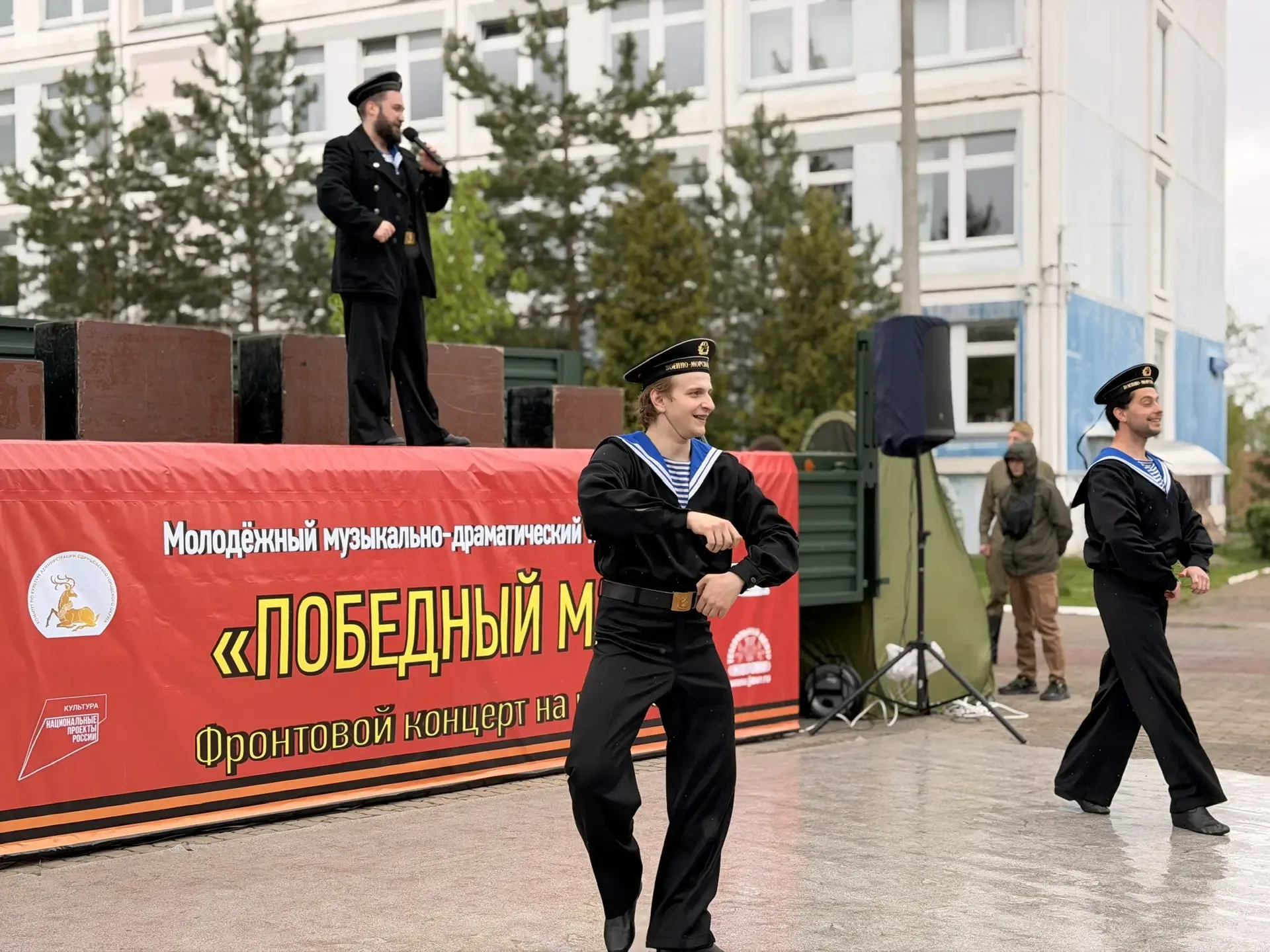 🚛🎭 «Победный май»: музыка, танцы и живая история! 🎭🚛  Даже непогода не смогла испортить главное — на