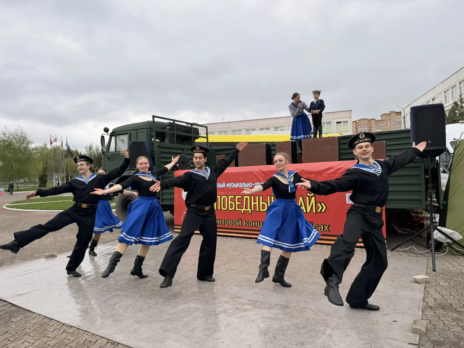 🚛🎭 «Победный май»: музыка, танцы и живая история! 🎭🚛  Даже непогода не смогла испортить главное — на