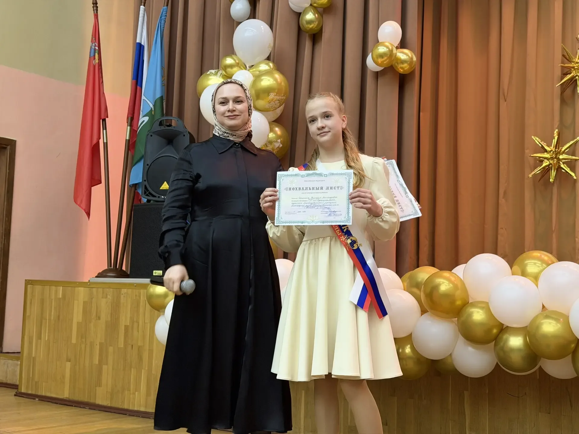 Сегодня необыкновенный день: выпускной у 4В и 4Д классов Дубковского отделения!🎓✨  Позади четыре год