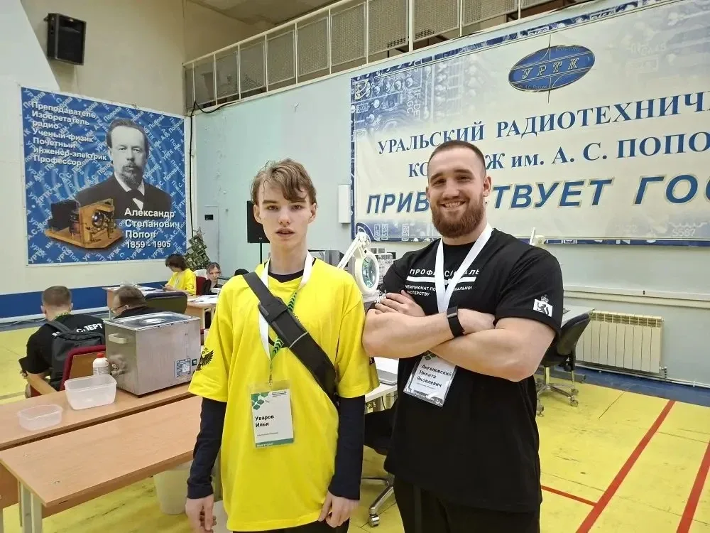 Поздравляем Уварова Илью, ученика 9В класса! 🔥👨‍🎓  На заключительном этапе конкурса «Профессионалы Ю