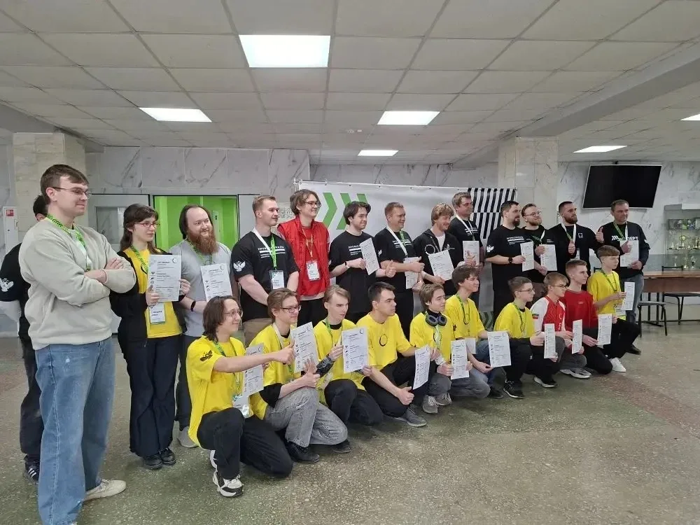 Поздравляем Уварова Илью, ученика 9В класса! 🔥👨‍🎓  На заключительном этапе конкурса «Профессионалы Ю
