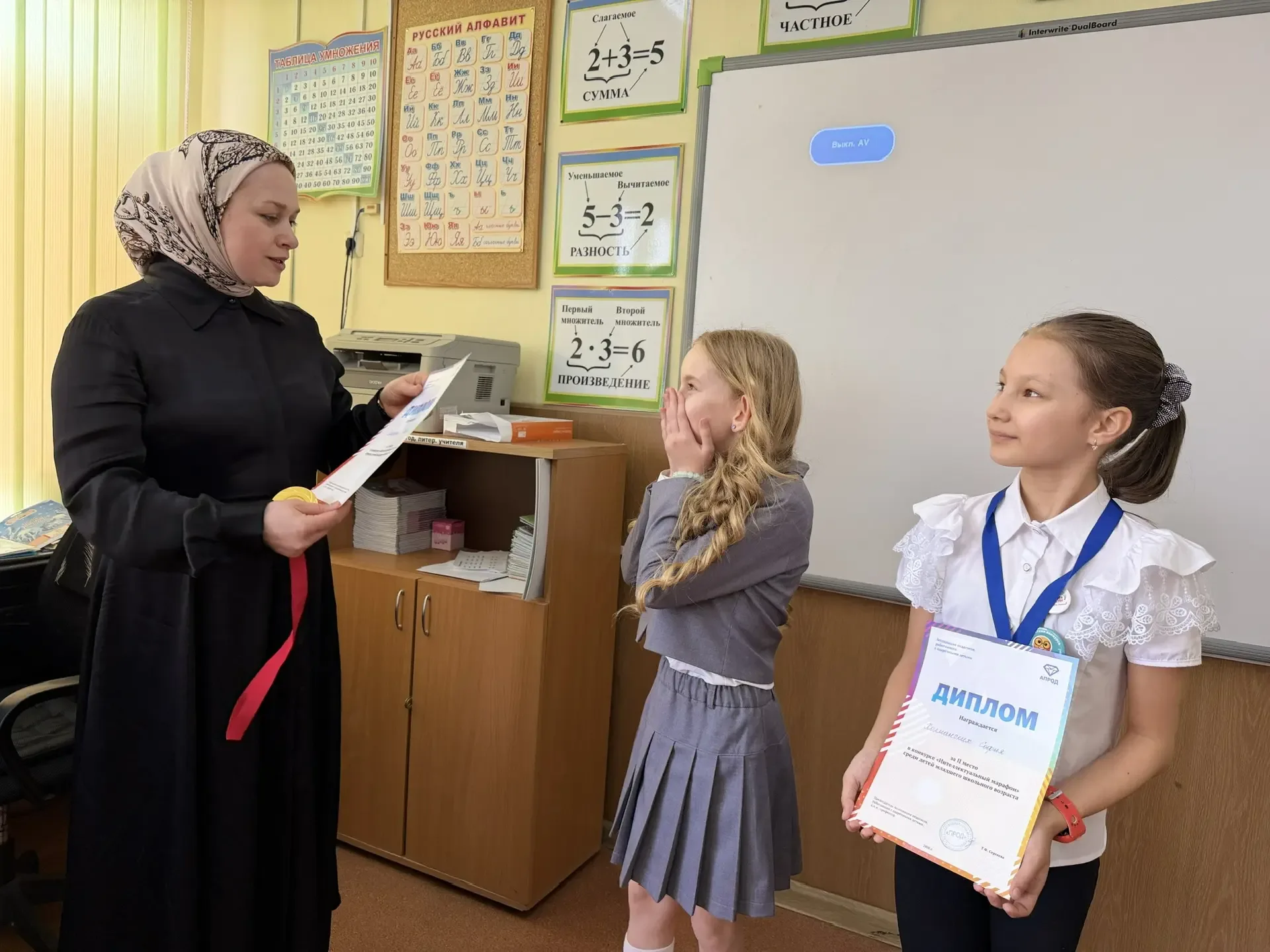 Ученицы 3-Б класса Дубковского отделения показали блестящие результаты на конкурсе «Интеллектуальный