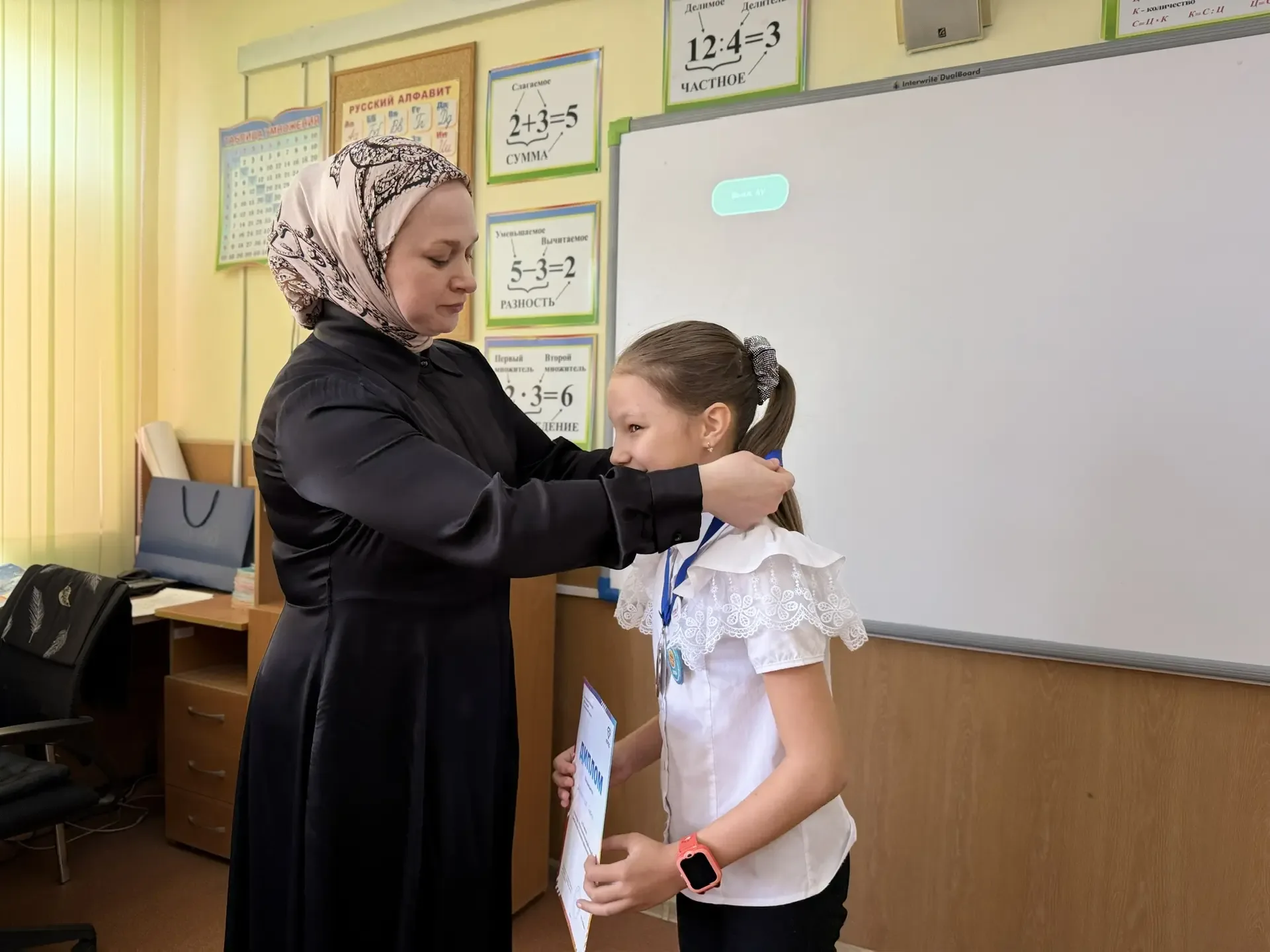 Ученицы 3-Б класса Дубковского отделения показали блестящие результаты на конкурсе «Интеллектуальный