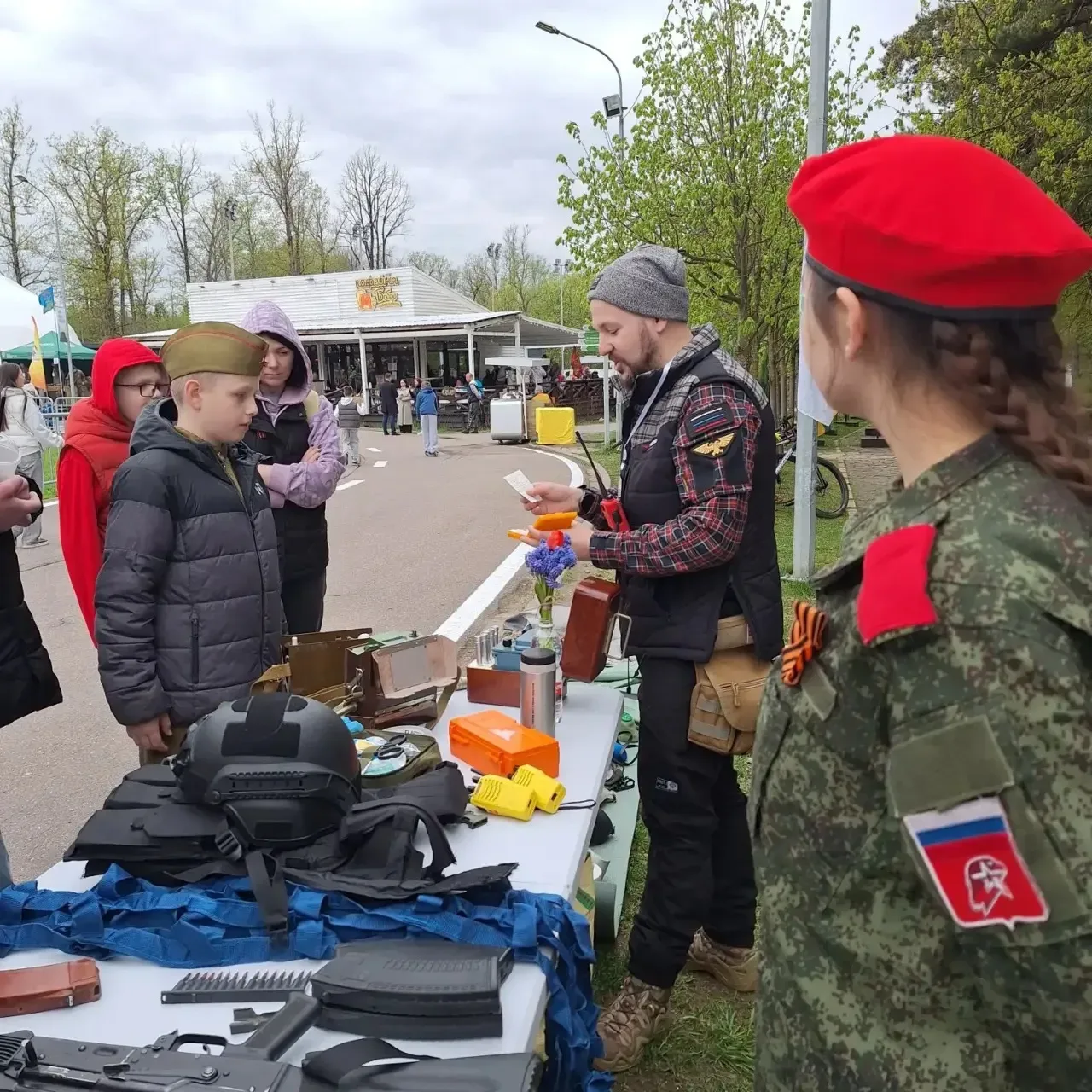 9 мая, Юнармейцы Лесногородской СОШ, Старогородковской СОШ, Жаворонковской СОШ приняли участие в мер