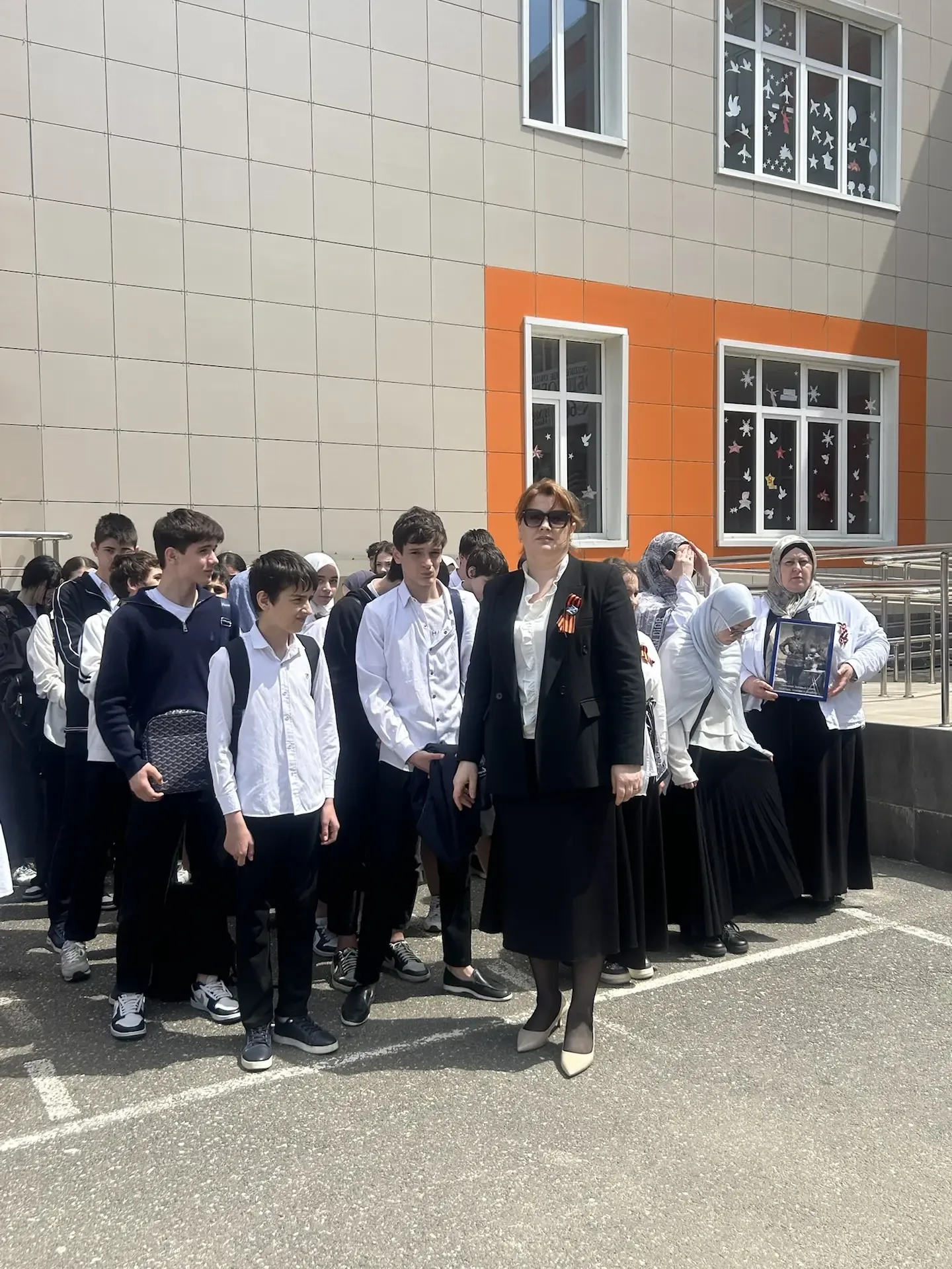 08.05.26 г. в 8/ 5 классе был проведён цикл мероприятий, посвящённых ко Дню Победы: Акция «Посылка с