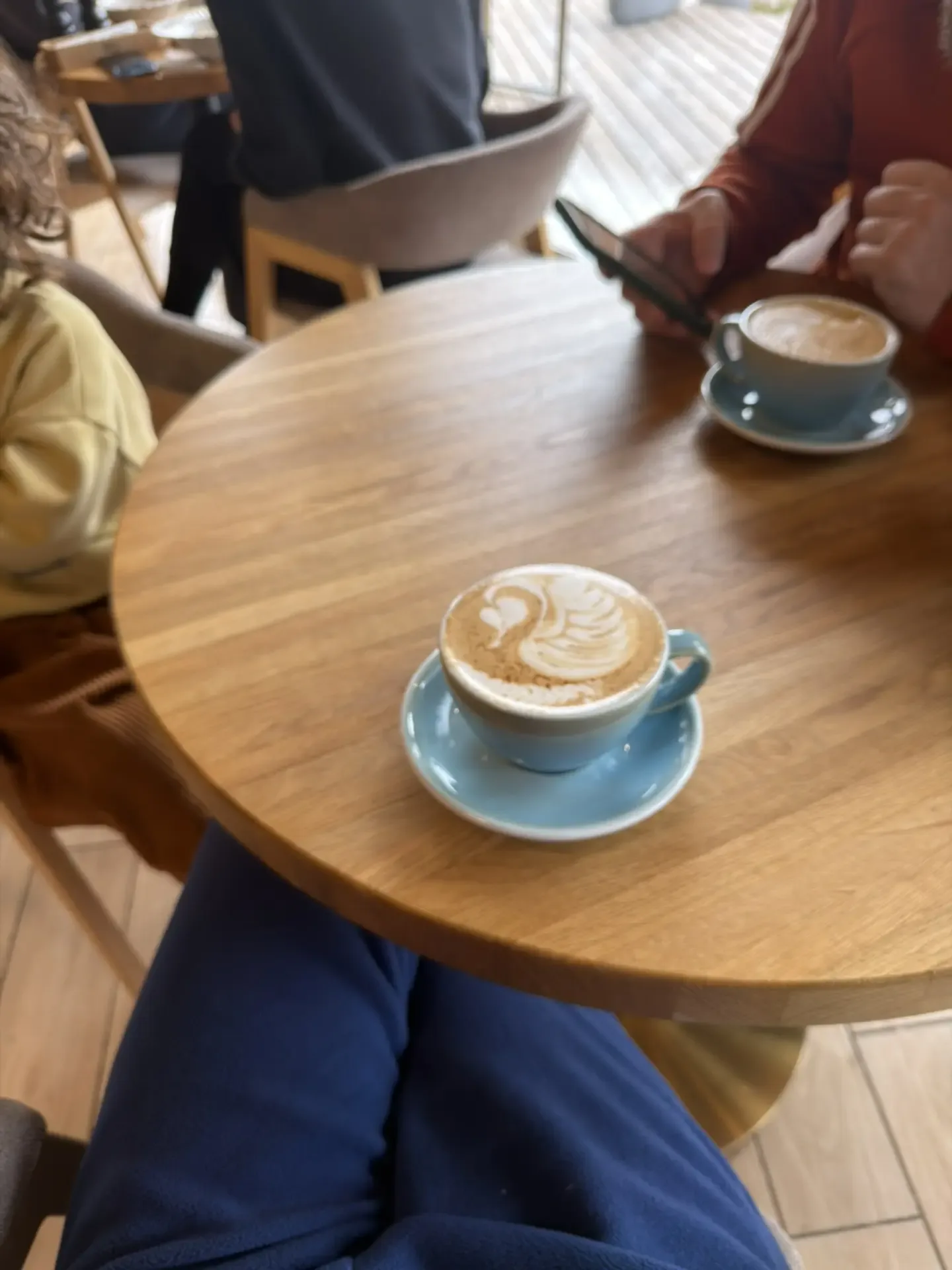 🕊️☕️Утро доброе, оно такое   Я, кстати, дочитала книгу… Немножко противоречивые эмоции, сделаю отзыв