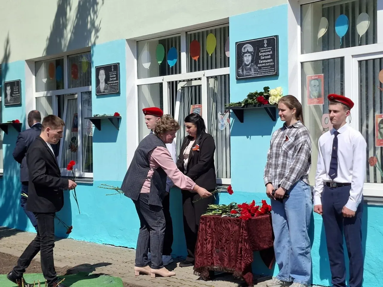 В Коньшинской школе открыли мемориальную доску и Парту Героя в память о Евгении Безродном, погибшем 