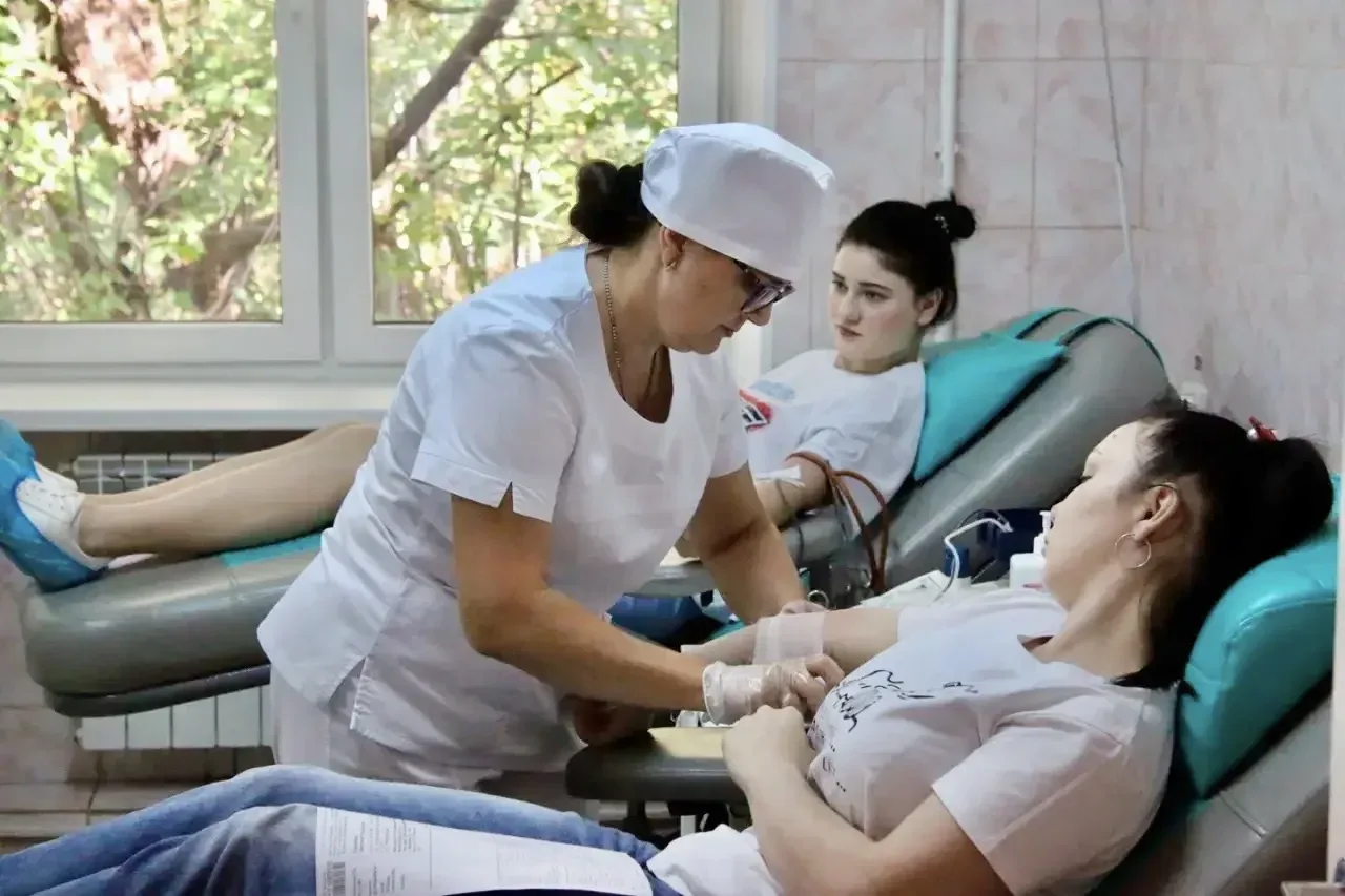 С Днём медицинской сестры!  👩🏻‍⚕️Сегодня мы поздравляем тех, кто посвящает свою жизнь заботе о больн