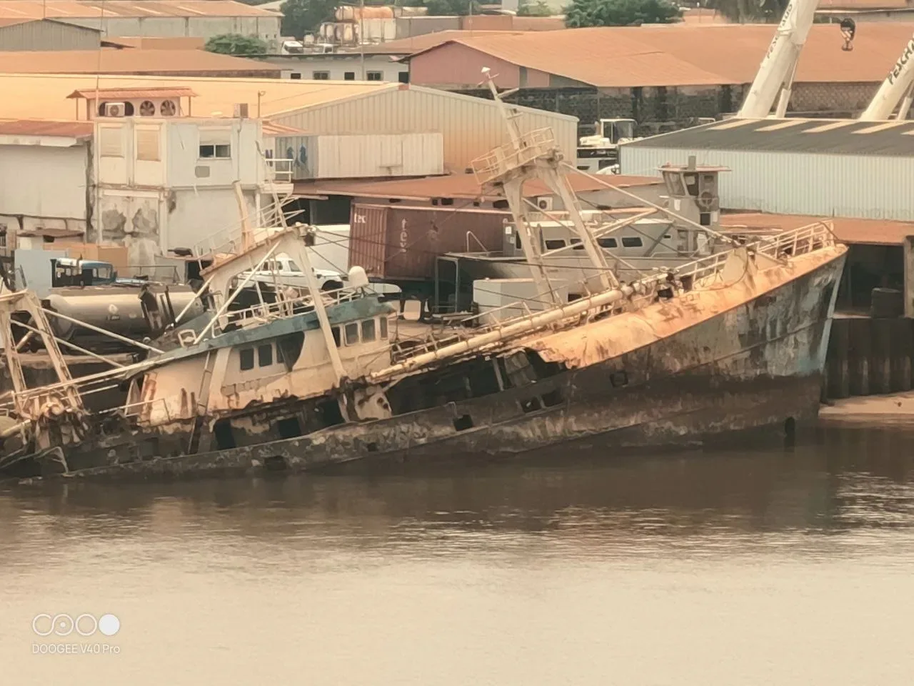 Габон, порт Жантиль, и территориальные воды.   За фото спасибо подписчику🫡  Подпишись на «Морской тр