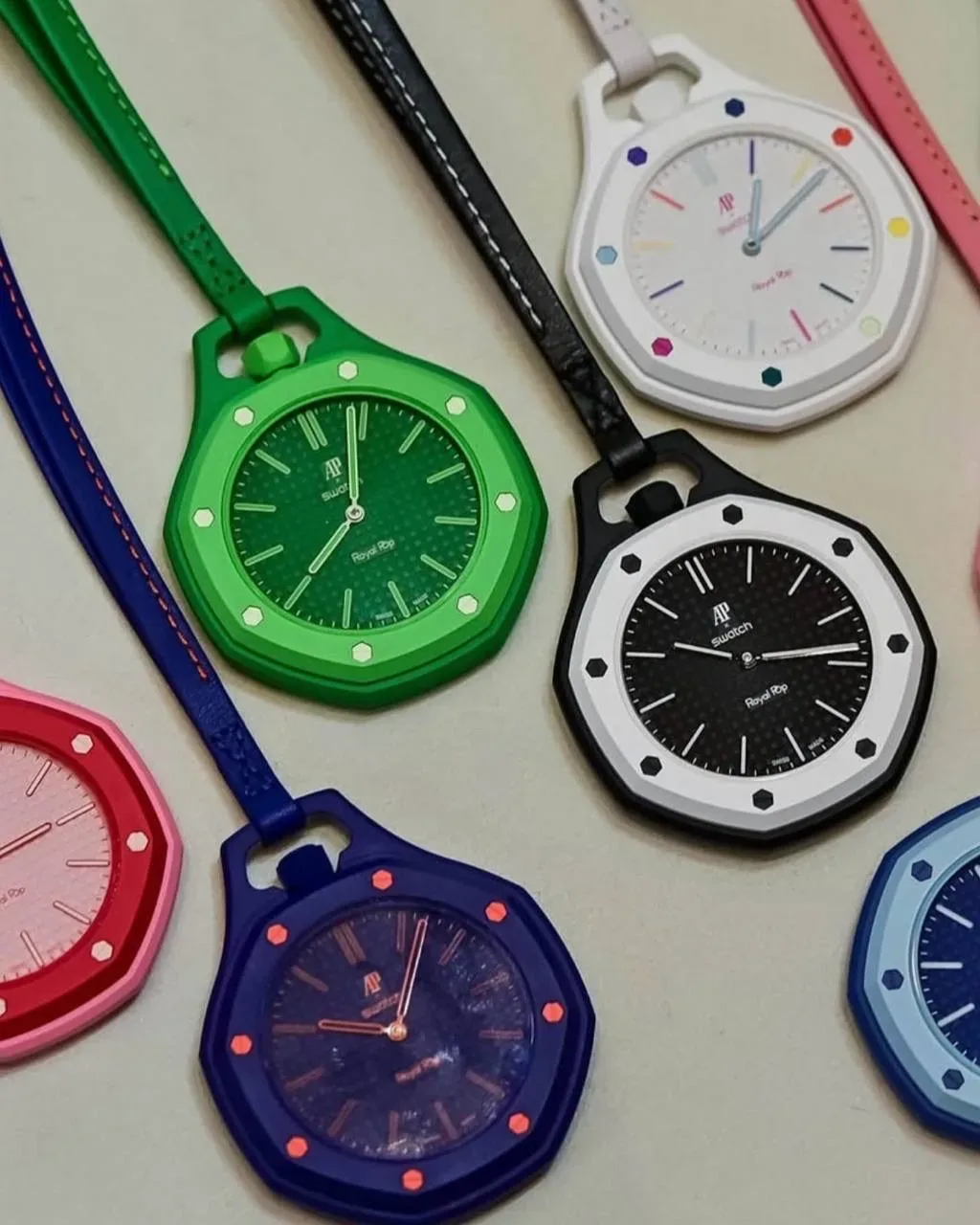 Давно коллаборации не делали такого шума, как Swatch и Audemars Piguet! На видео — лагерь, который р