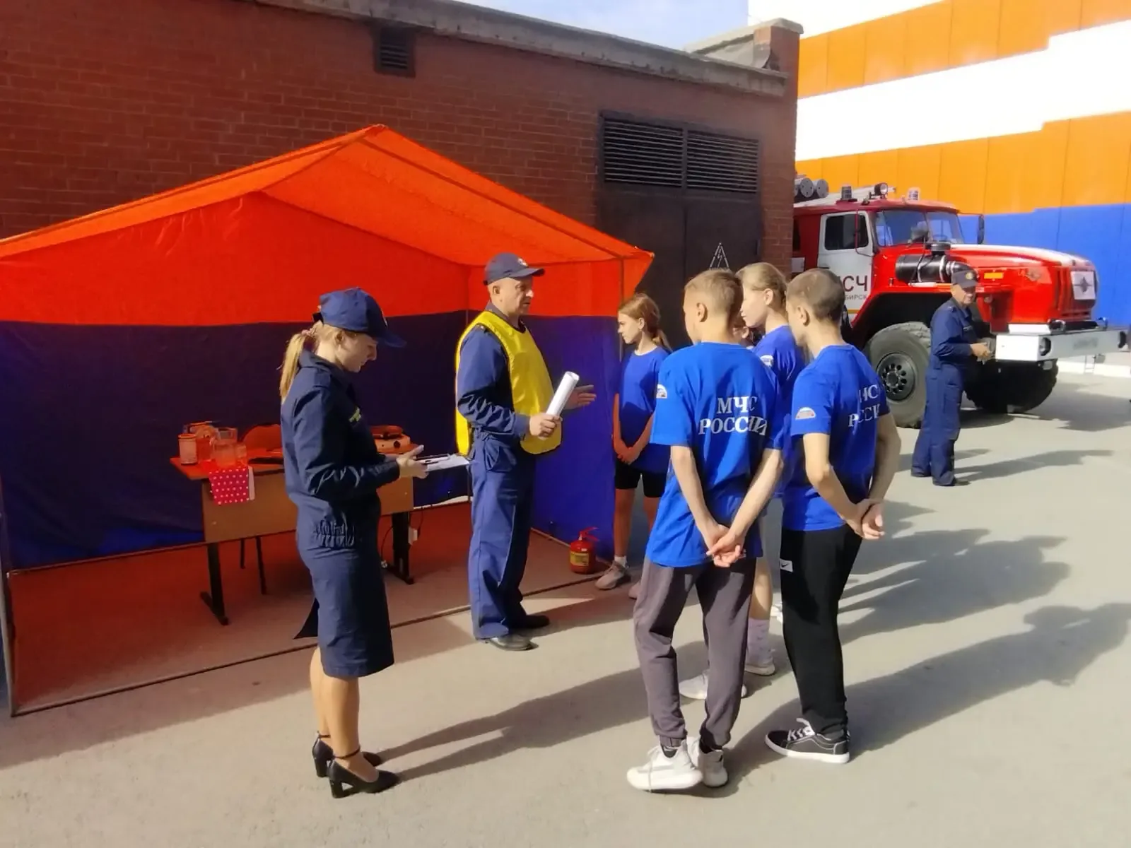 🚒 Двойной праздник в Татарском округе: День пожарной охраны и пятилетие кадетского класса МЧС!  Сего