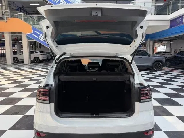 🇨🇳🤝Так же получили из Китая два предложения на кроссовер Volkswagen Tacqua, предлагаем ознакомиться: