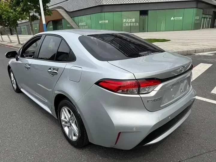 Друзья, всем отличных выходных 👋👋  🇨🇳Делимся вариантом на Toyota Levin из Китая  Седан для китайског