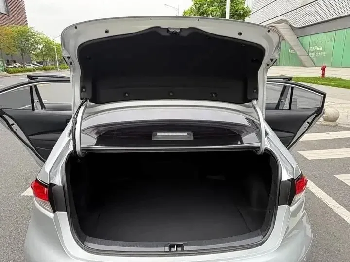 Друзья, всем отличных выходных 👋👋  🇨🇳Делимся вариантом на Toyota Levin из Китая  Седан для китайског