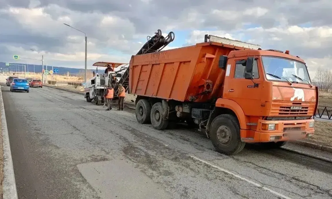🏘️ Дорожный вопрос: по требованию прокуратуры в Сосновоборске начат ямочный ремонт дорог  В Сосновоб