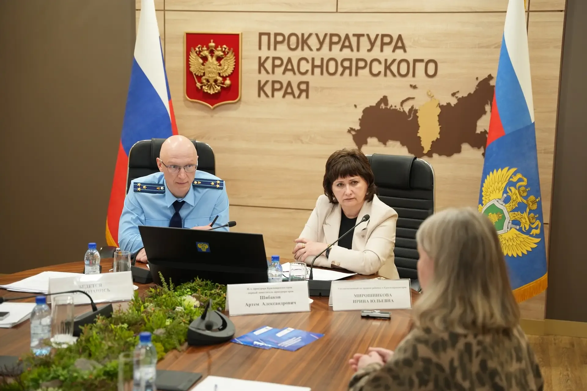 👶 В преддверии Дня защиты детей первый заместитель прокурора края Артем Шибаков провел личный прием 