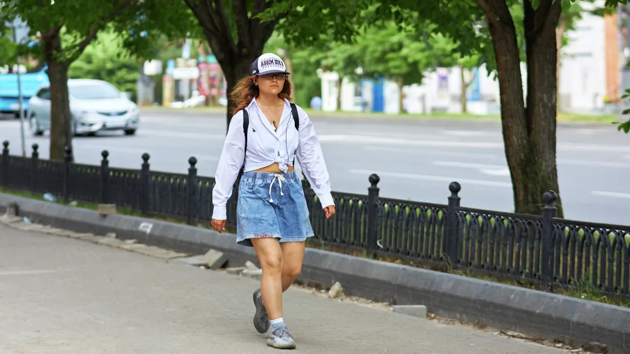 Сегодня днем в Хабаровске температура воздуха составит 26.. 28 °C. Ветер юго-западный 5 - 10 м/с. Бе