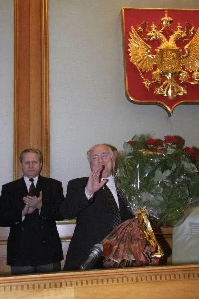 Виктор Черномырдин прощается с Правительством РФ, председателем которого он являлся, 1998 год.