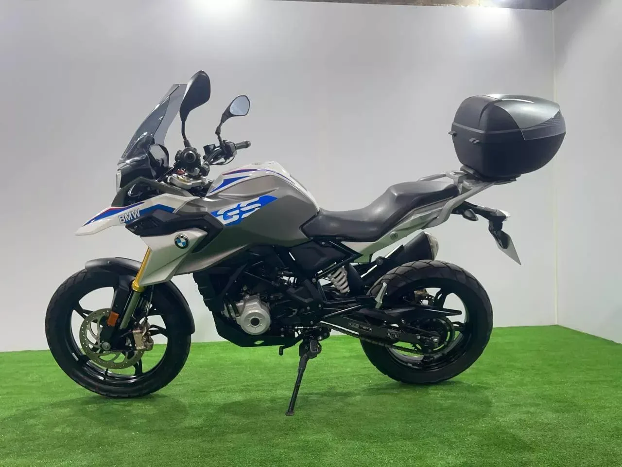 BMW G310GS в наличии во Владивостоке  Характеристики:  - 2018 год - объем 313 см3 - Аукцион AUCNET -